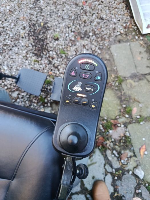 Wózek inwalidzki elektryczny