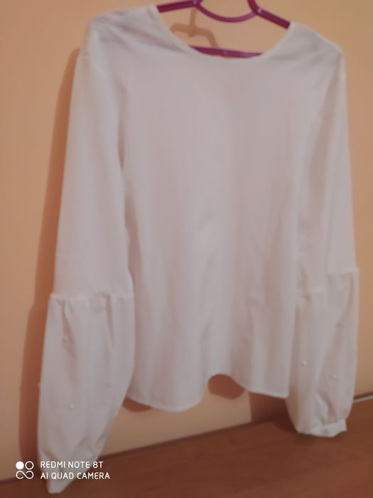 Біла блуза на дівчинку