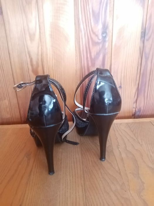 Buty na obcasie, sandały czarne TOP OR