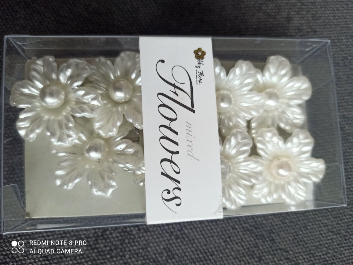 Kwiatki decoupage ozdobne z masy perłowej z perłami