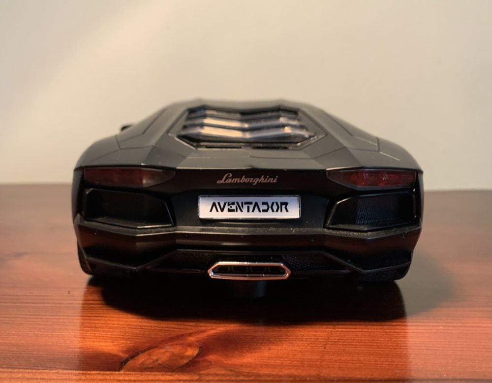 Машинка на радіоуправлінні Lamborghini Aventador 1:14