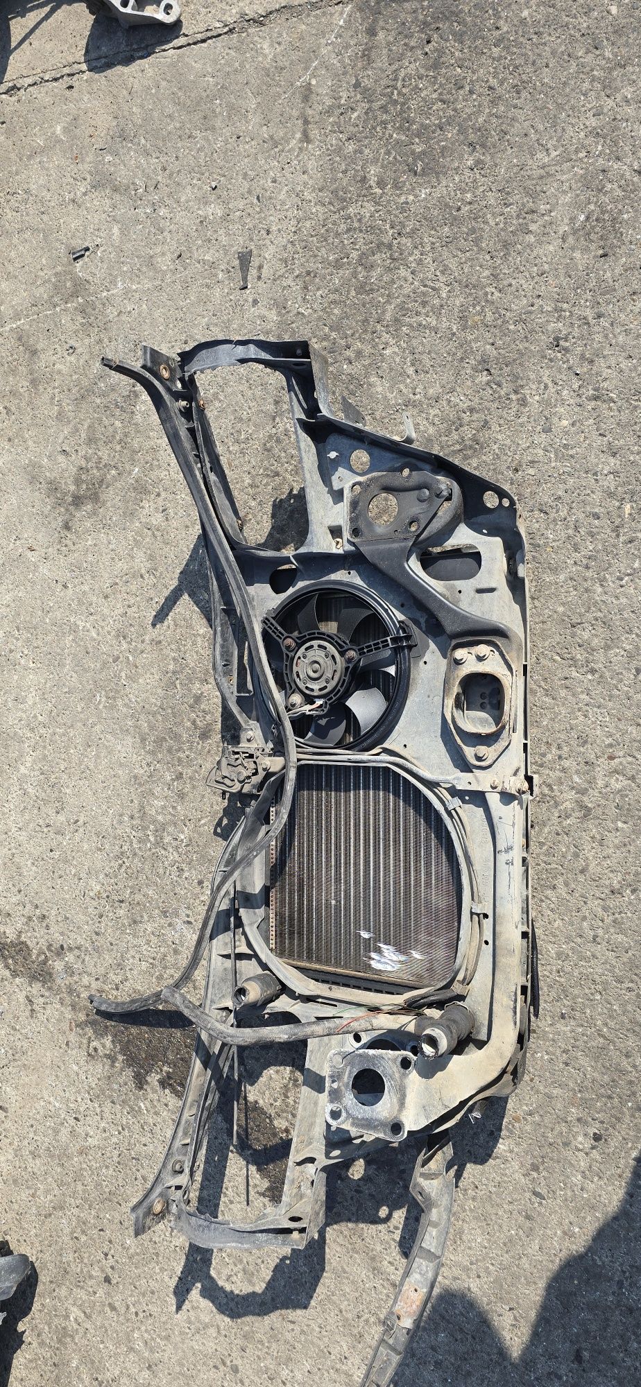 Pas przedni wzmocnienie chłodnica VW Passat B5 1.8