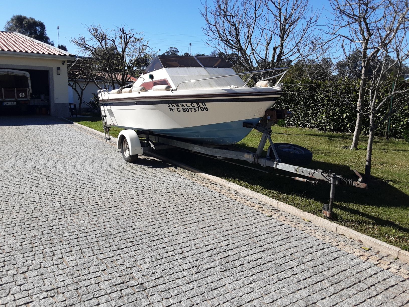 Vende barco 7m moteurs Jackson barco com remorque