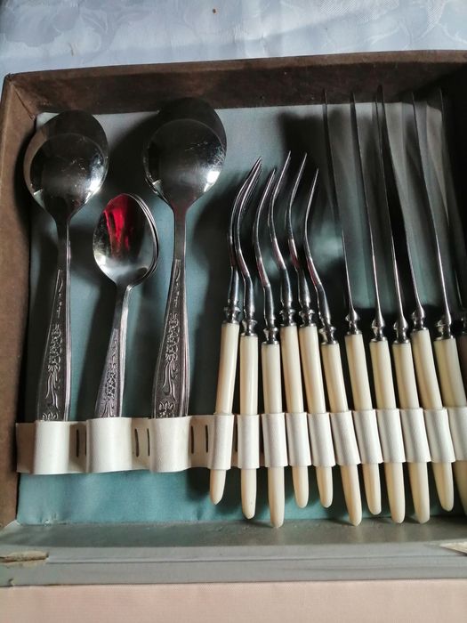 Zestaw sztućców z PRL-u