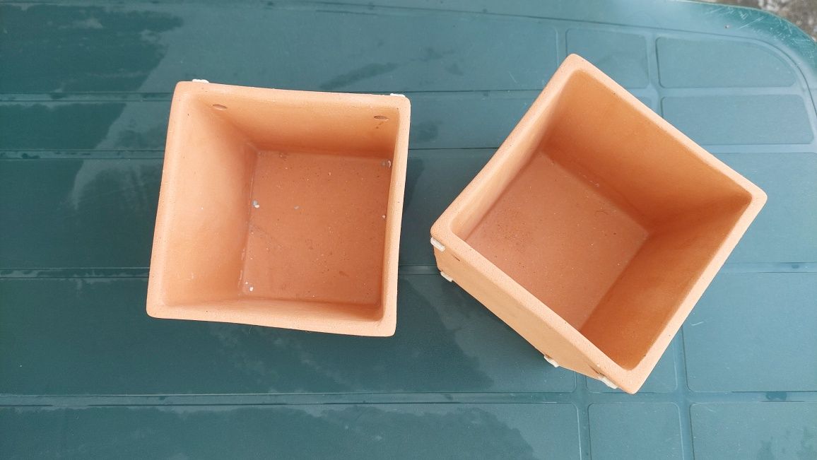 Vasos em terracota quadrados