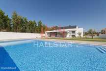 Apartamento T4 / Condomínio com Piscina / Parceiros