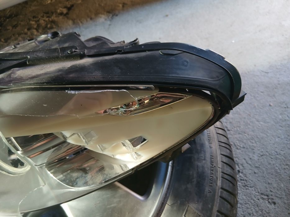 Lampa Przednia BMW F10 F11 Lewa Przedliftowa Uszkodzona