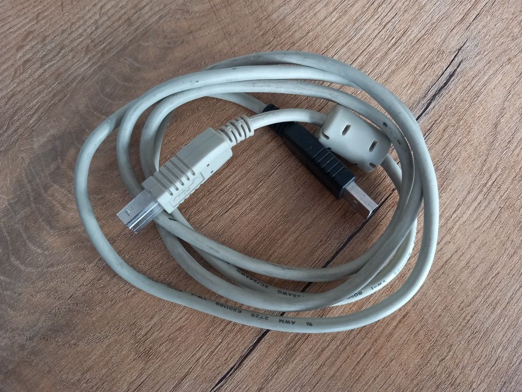 Kabel usb szary.