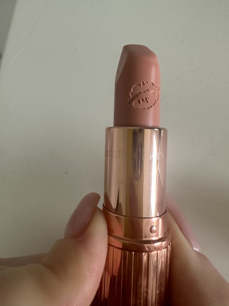 Charlotte Tilbury pomadka do ust nude