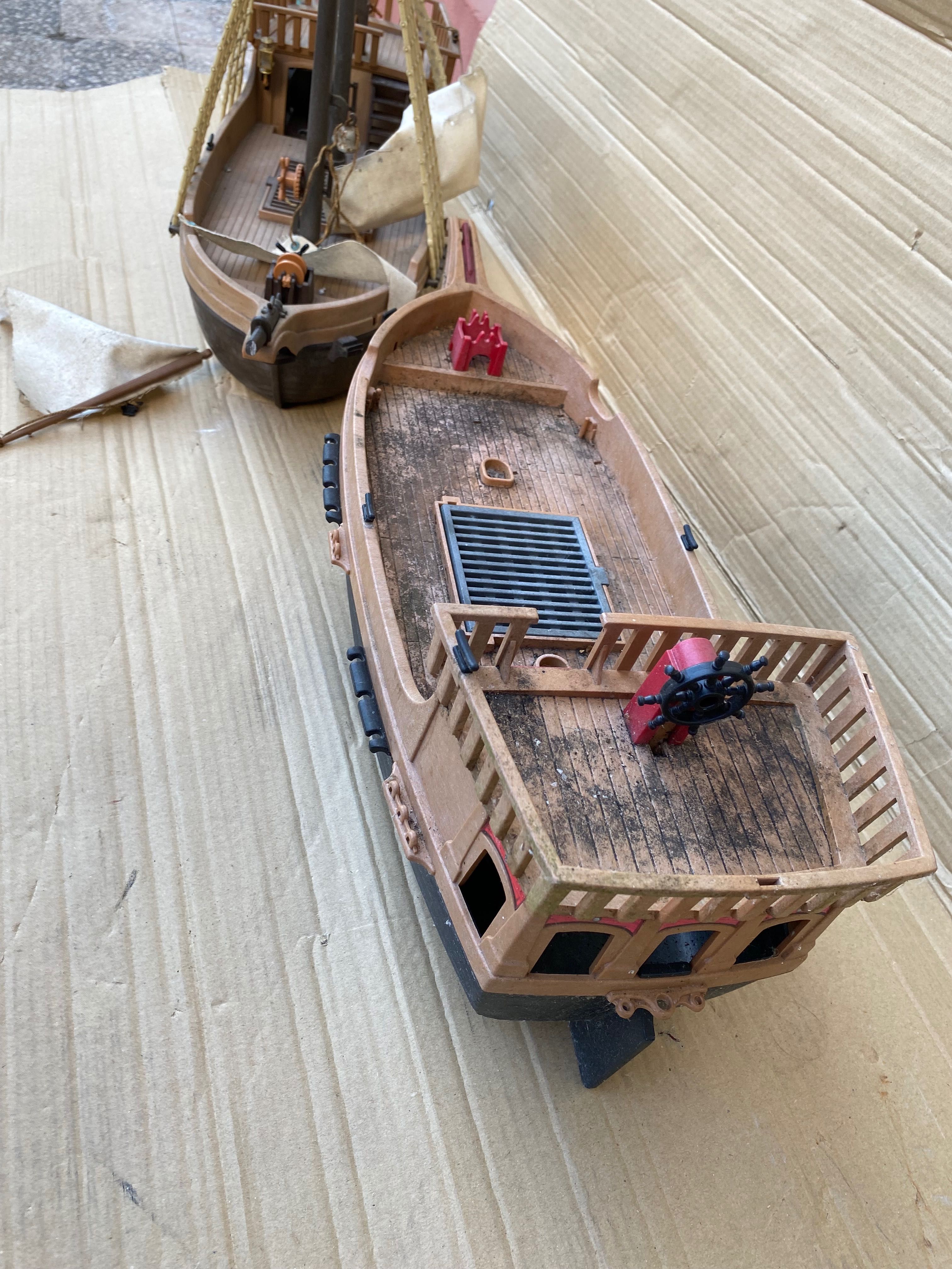 Barco dos piratas playmobil
