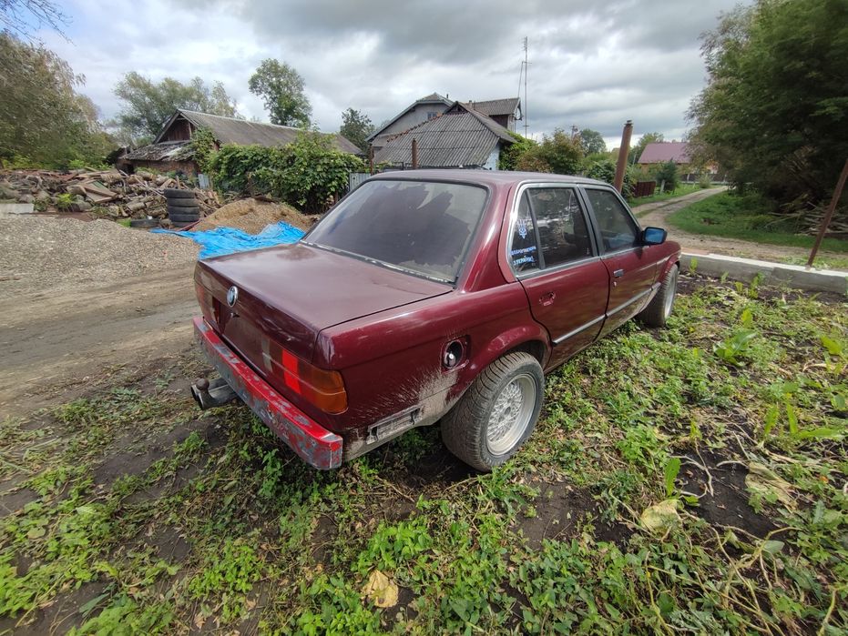 Bmw E30 324td піля повної реставрації кузова
