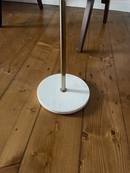 Stolik boczny kawowy H&M Home marmur drewno metal złoty jak westwing