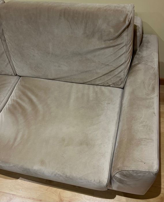 Sofá de 2 lugares beje