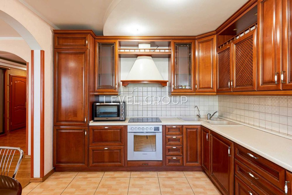 Продаж 3-кімнатної квартири з ремонтом вул. Анни Ахматової