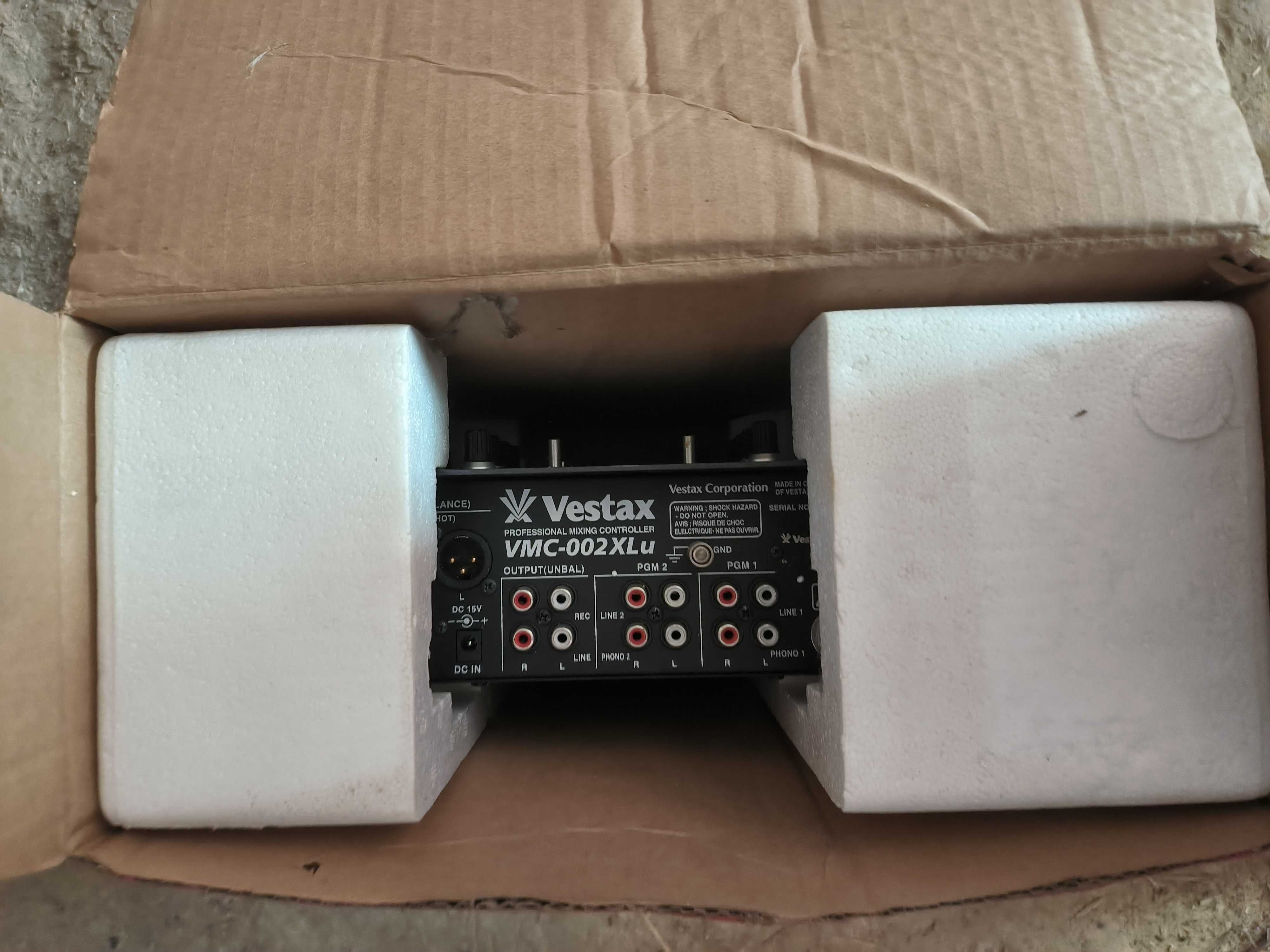 DJ мікшер Vestax VMC-002 XL