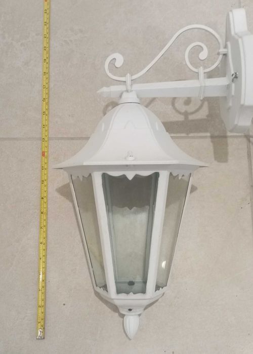 Conjunto 2 candeeiros para o exterior - em bom estado