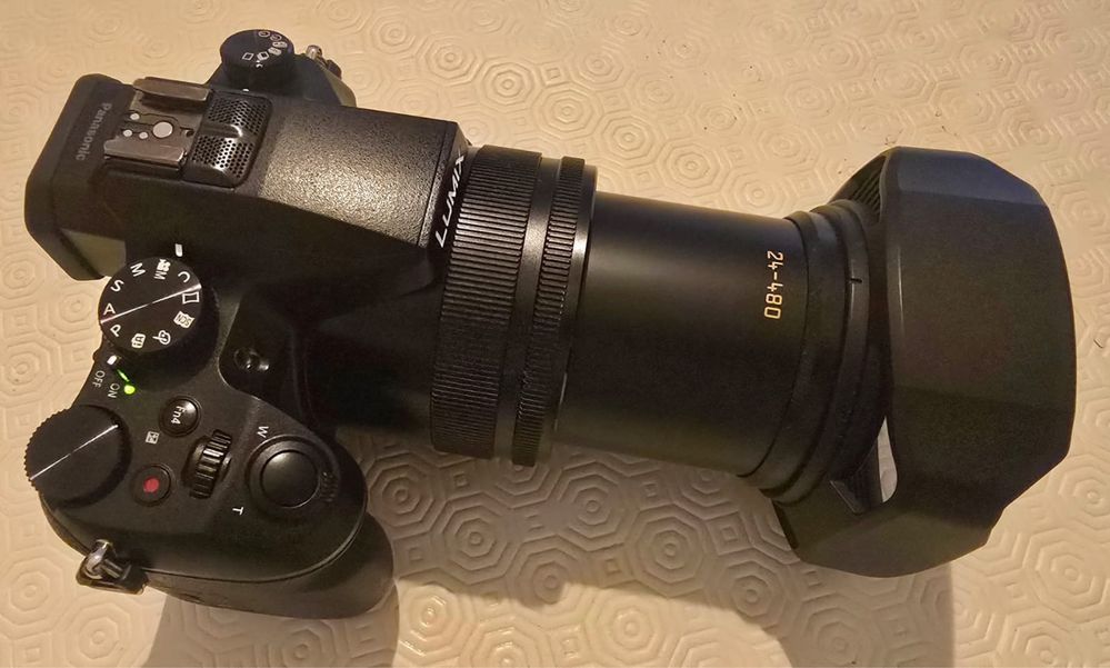 Panasonic Lumix FZ2000