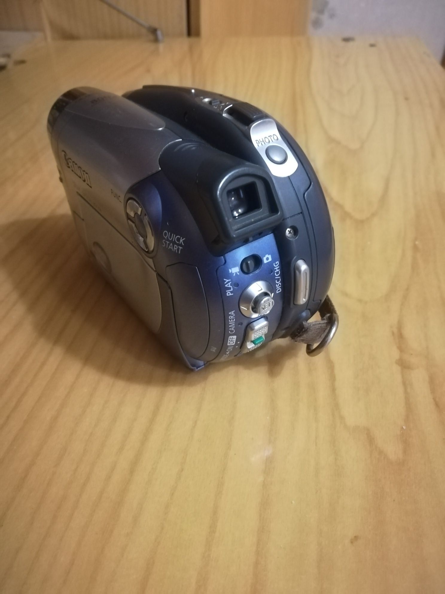 Видеокамера б.у. Canon DC 201