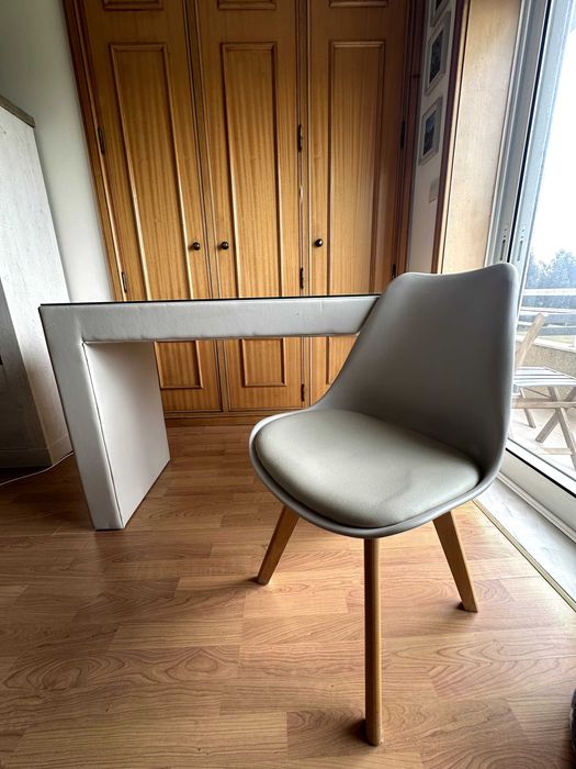 Vendo toucador (mesa + cadeira)