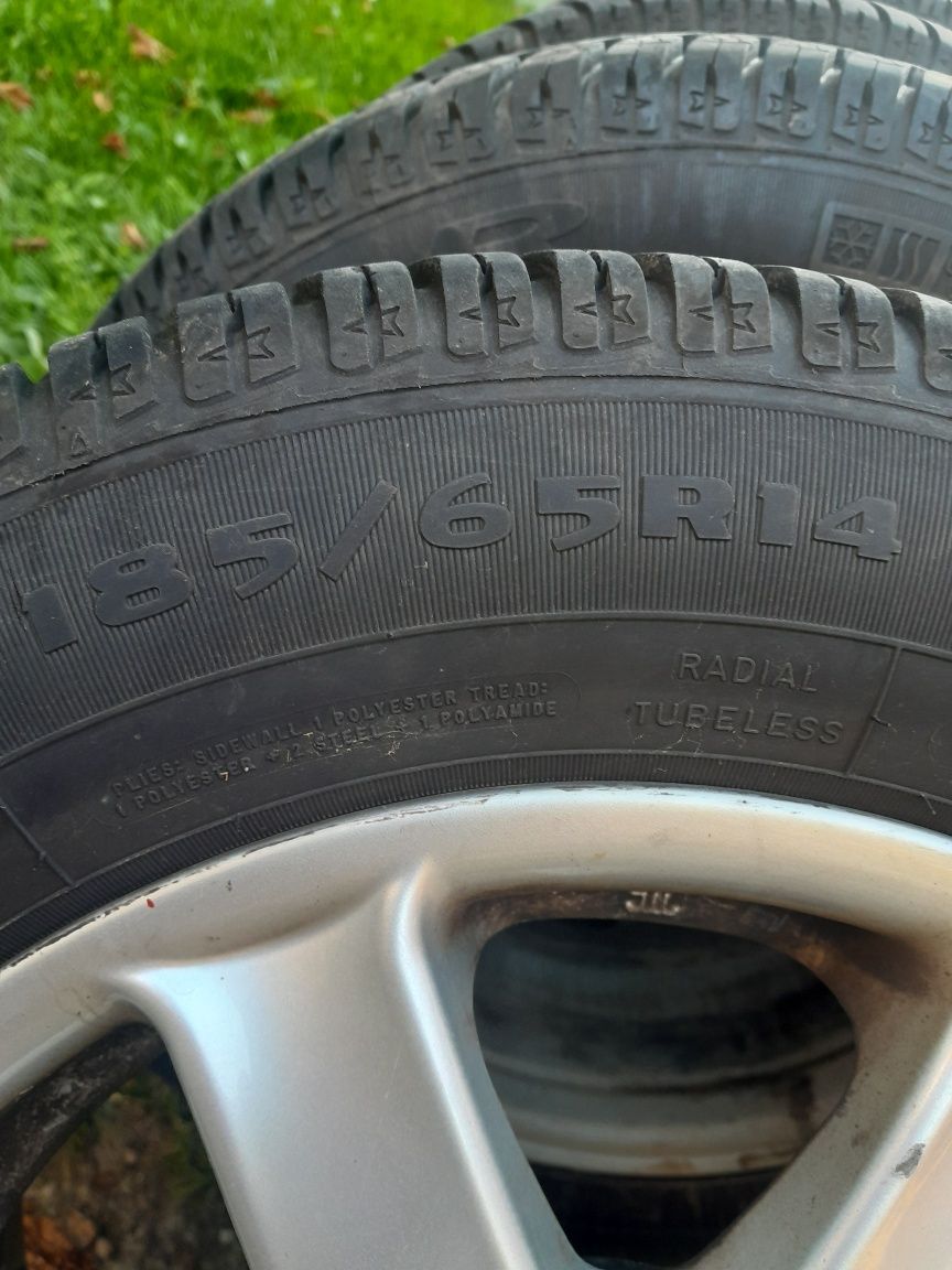 Koła Aluminiowe felgii z oponami całorocznymi
