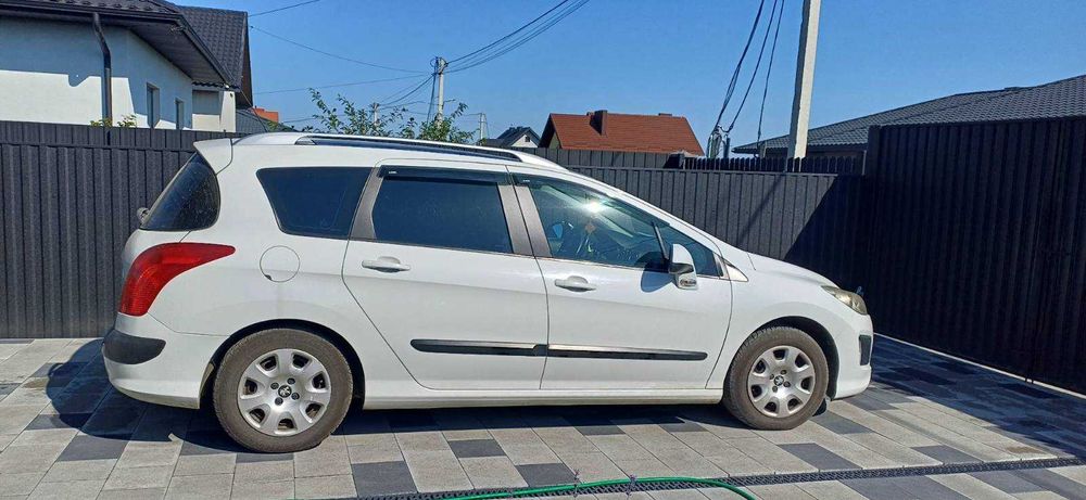 Автомобіль PEUGEOT 308 SW