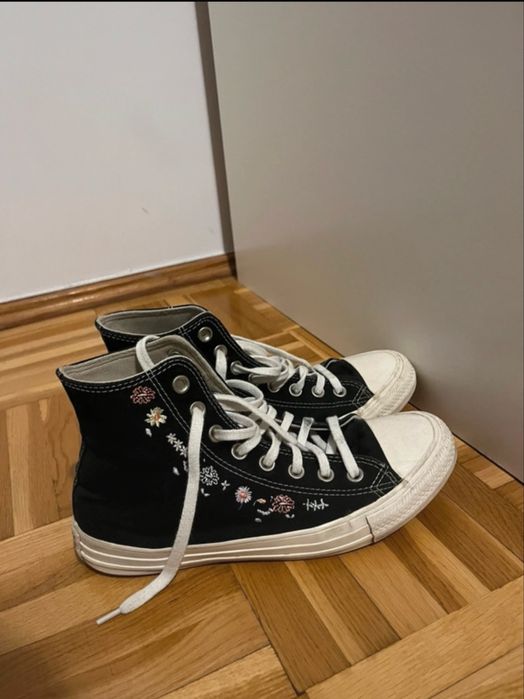 Chuck Taylor All Star Embroidered Floral converse