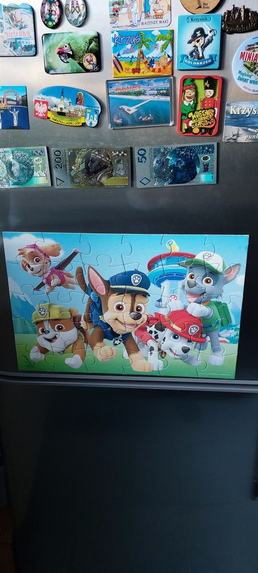 Puzzle magnetyczne "Psi  patrol" wiek 3+,  latarka  , projektor  w kom