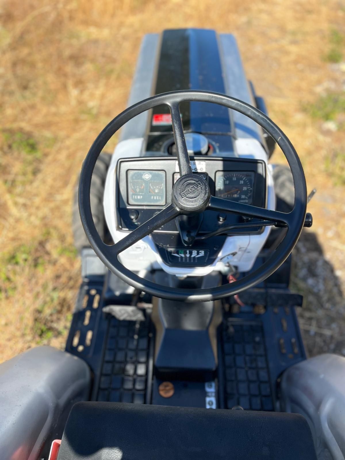 Trator YANMAR YM1720D 4WD 17HP Japonês com acessórios à parte