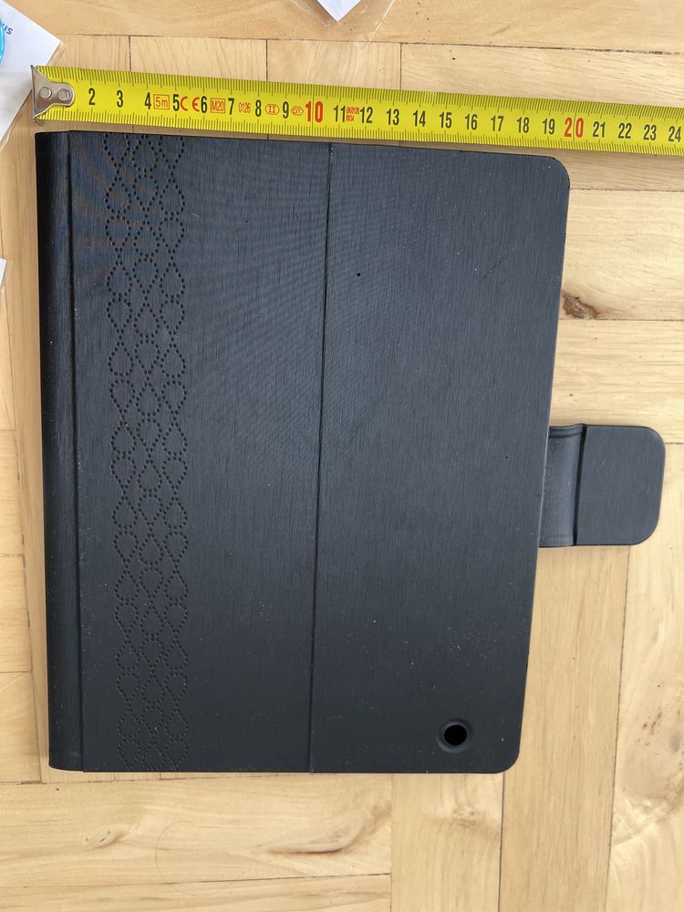 Etui na tablet,podstawka pod komórkę,zaślepka do laptopa,czyścik.zesta