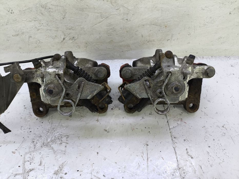 Задний суппорт супорт скоба volkswagen transporter T4 фольксваген т4