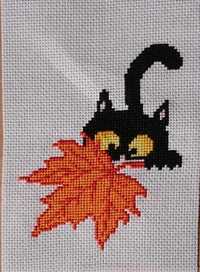 obraz haft krzyżykowy - kot z liściem