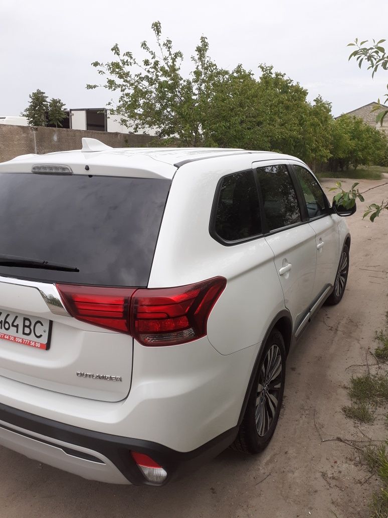 Срочно продам міцубісі аутлендер.2018р.в сша був 2019р. Гарний стан.