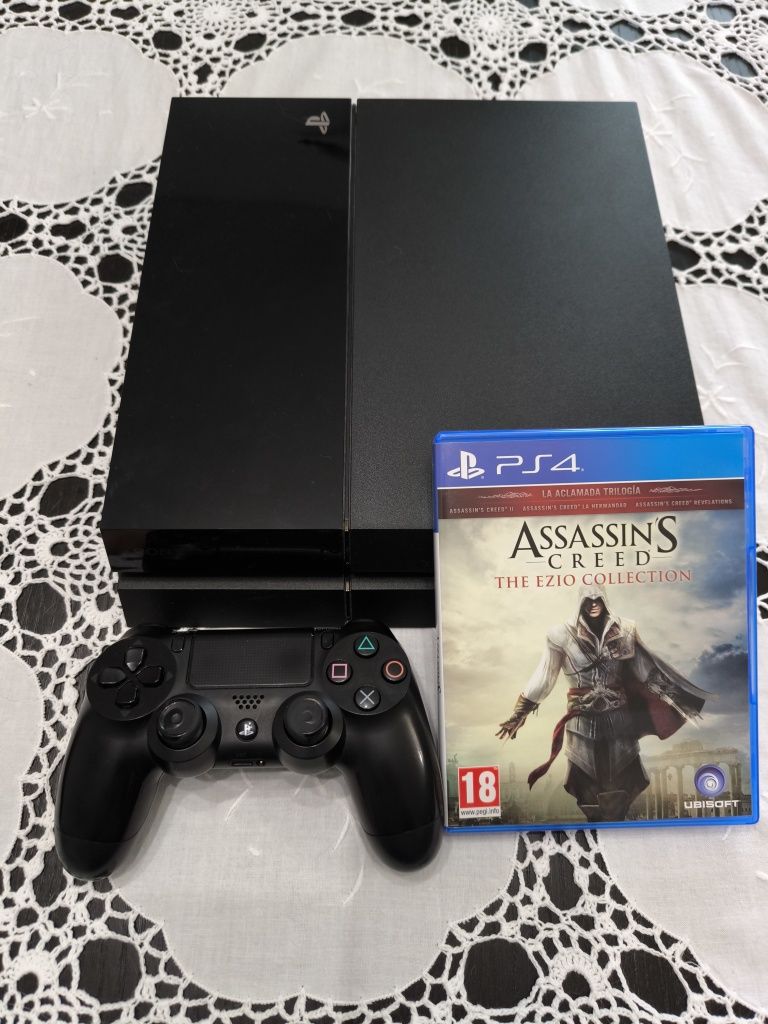 Playstation 4 - 500Gb com 3 Jogos