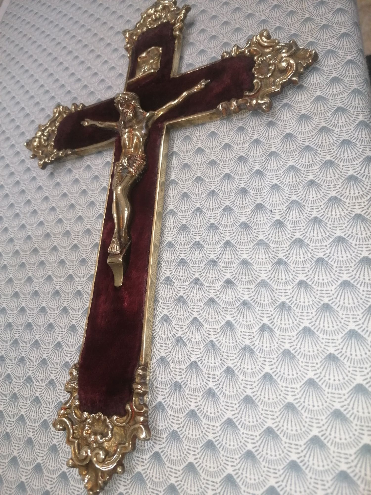 Crucifixo antigo em bronze em bom estado