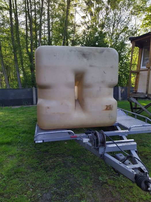 Zbiornik .Mauzer o pojemności 1000 litr.