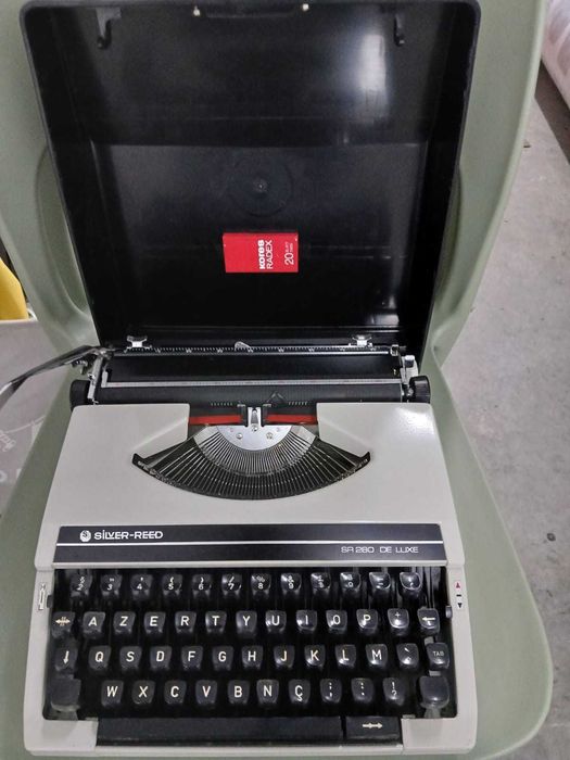 Máquina de escrever Silver Red 280 de luxe