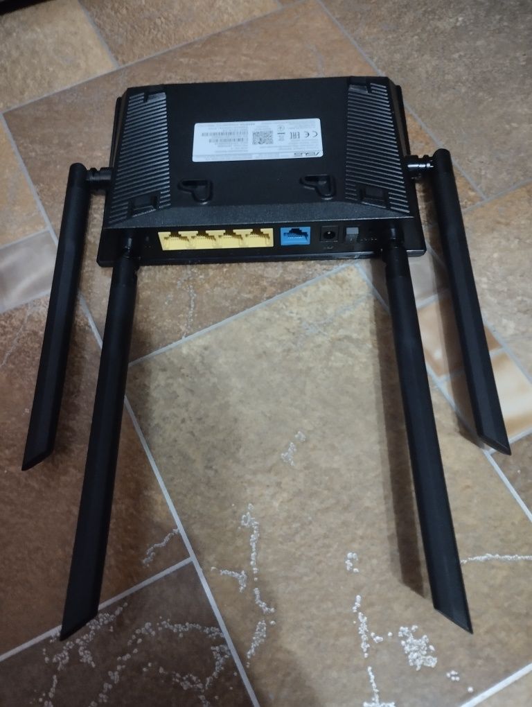 Продам wi-fi роутер asus 1200 v2