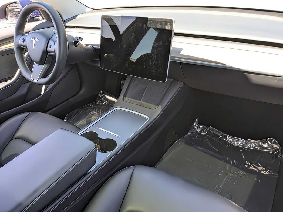 Tesla Model 3      2022