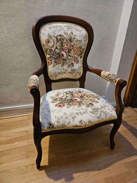 Stylowy kwiecisty fotel