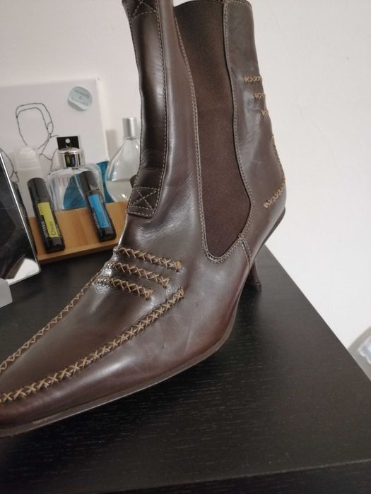Botins de senhora em pele