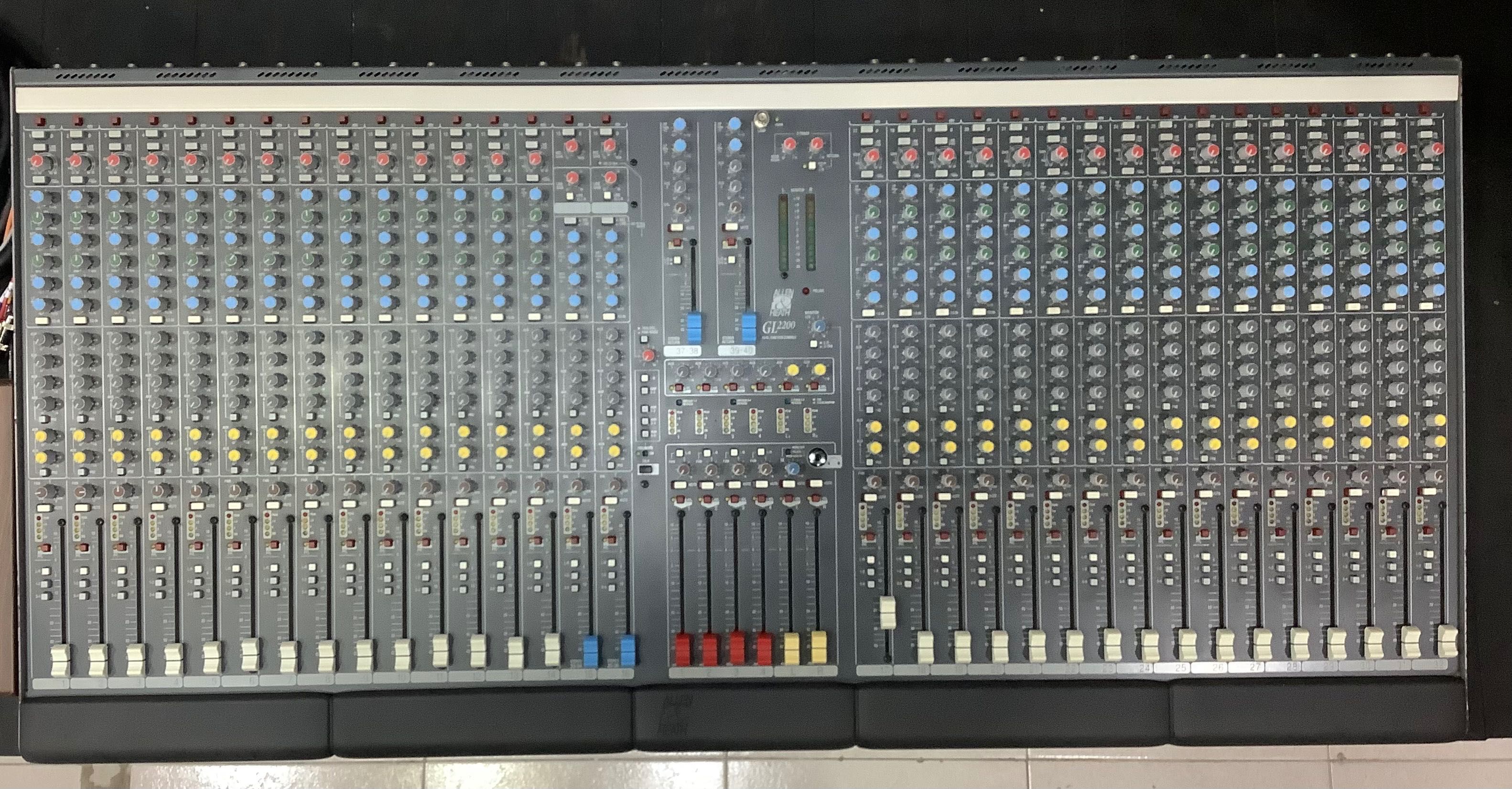 Mesa de mistura Allen & Heath GL2200