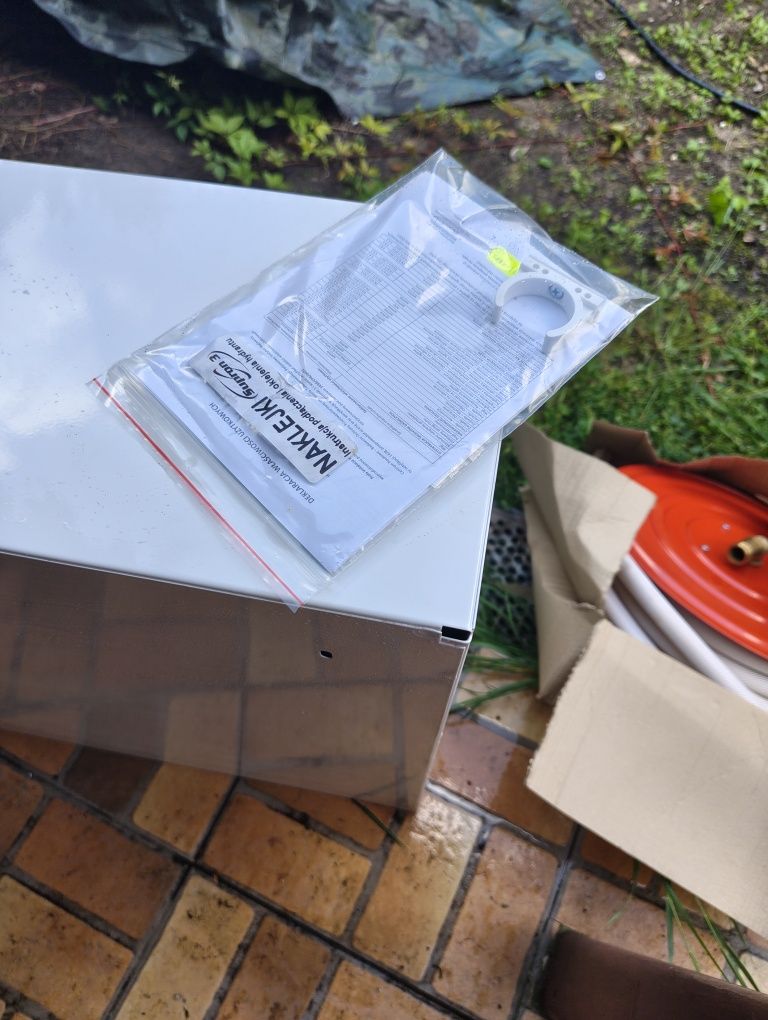 Skrzynka hydrantowa wewnątrz nową.