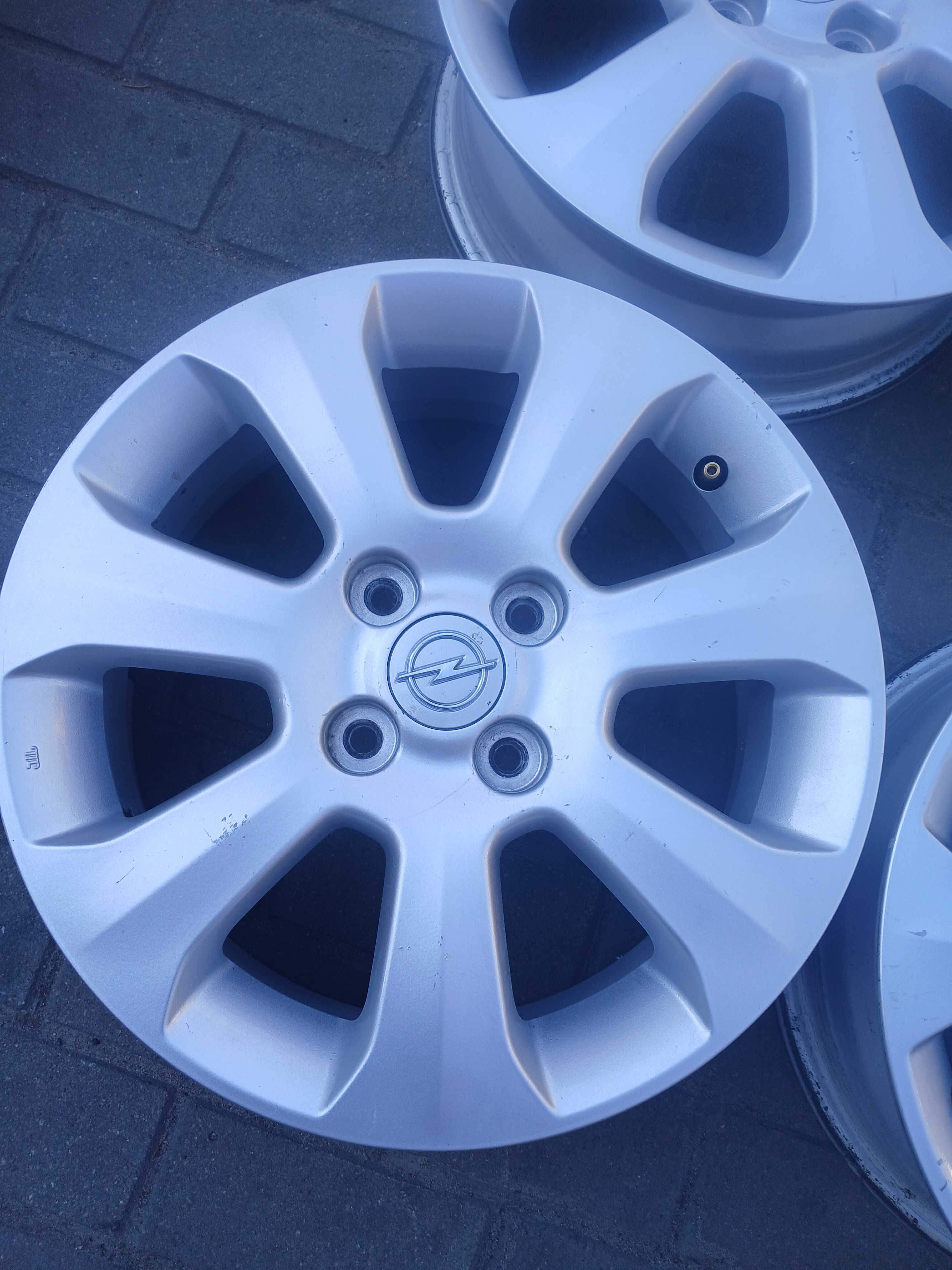 Felgi aluminiowe Opel Agila itp 4x100 5,5j15 et 50 ch 54,1 oryg