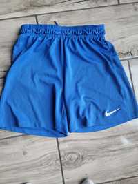 Spodenki nike rozmiar 152