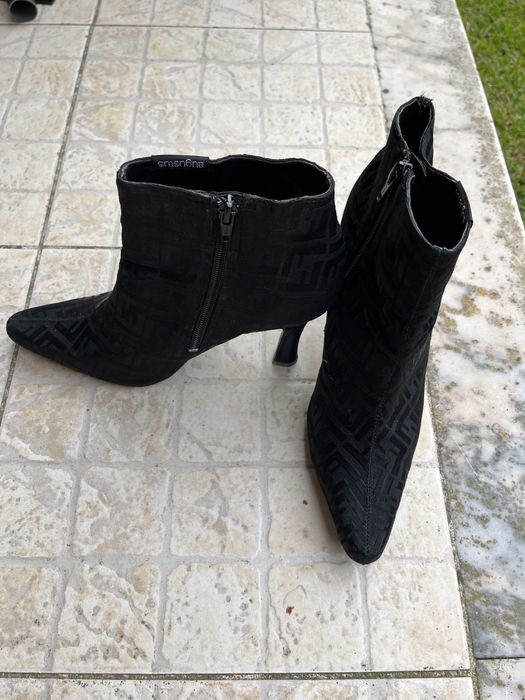 Botim preto de salto Alto