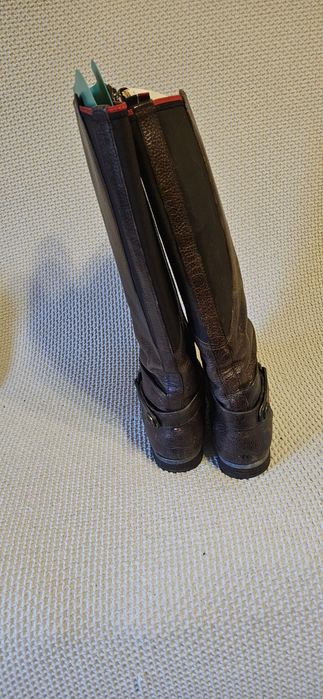 Botas de cano alto em pele