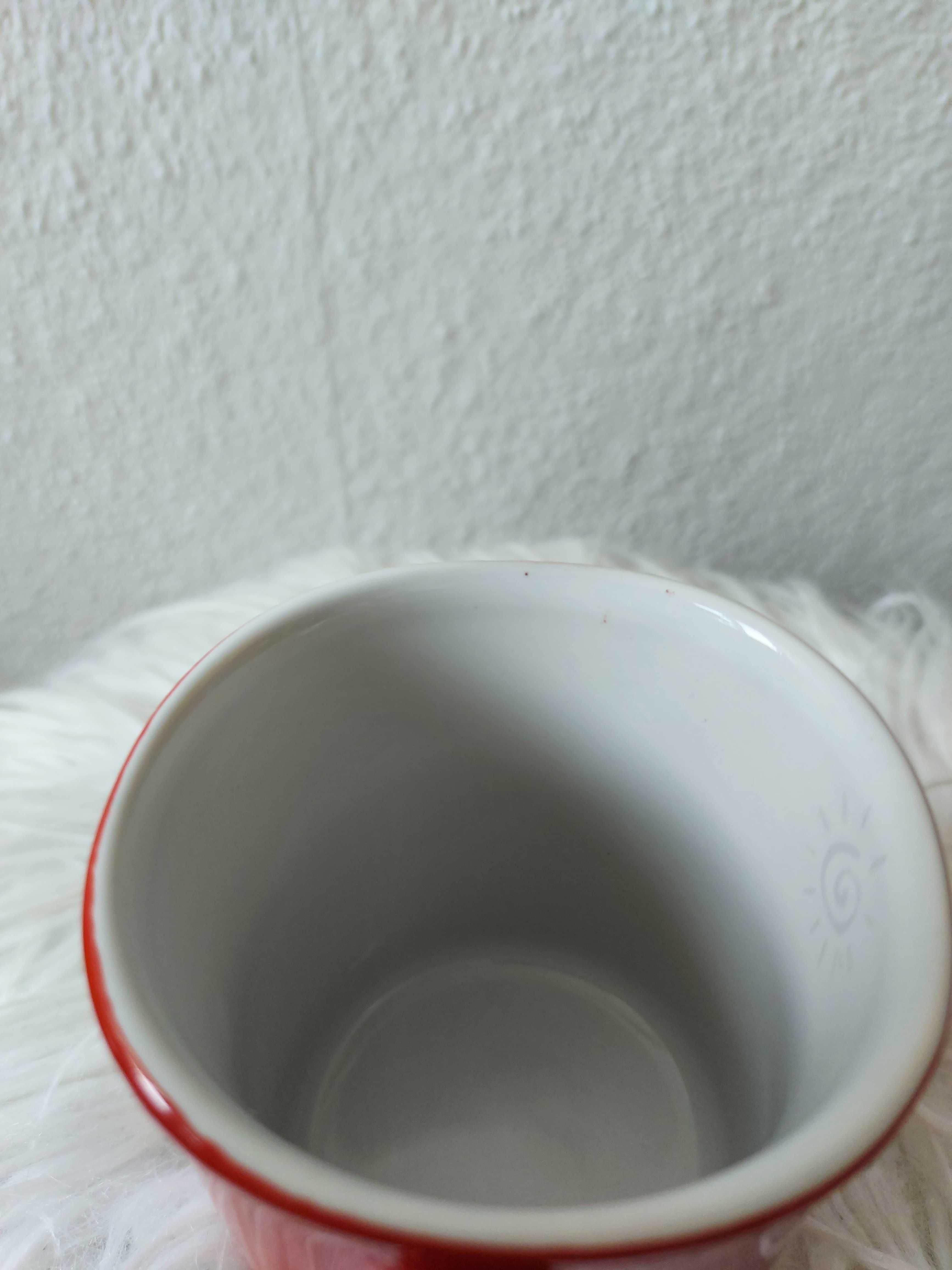 Kubek Nescafe czerwony.