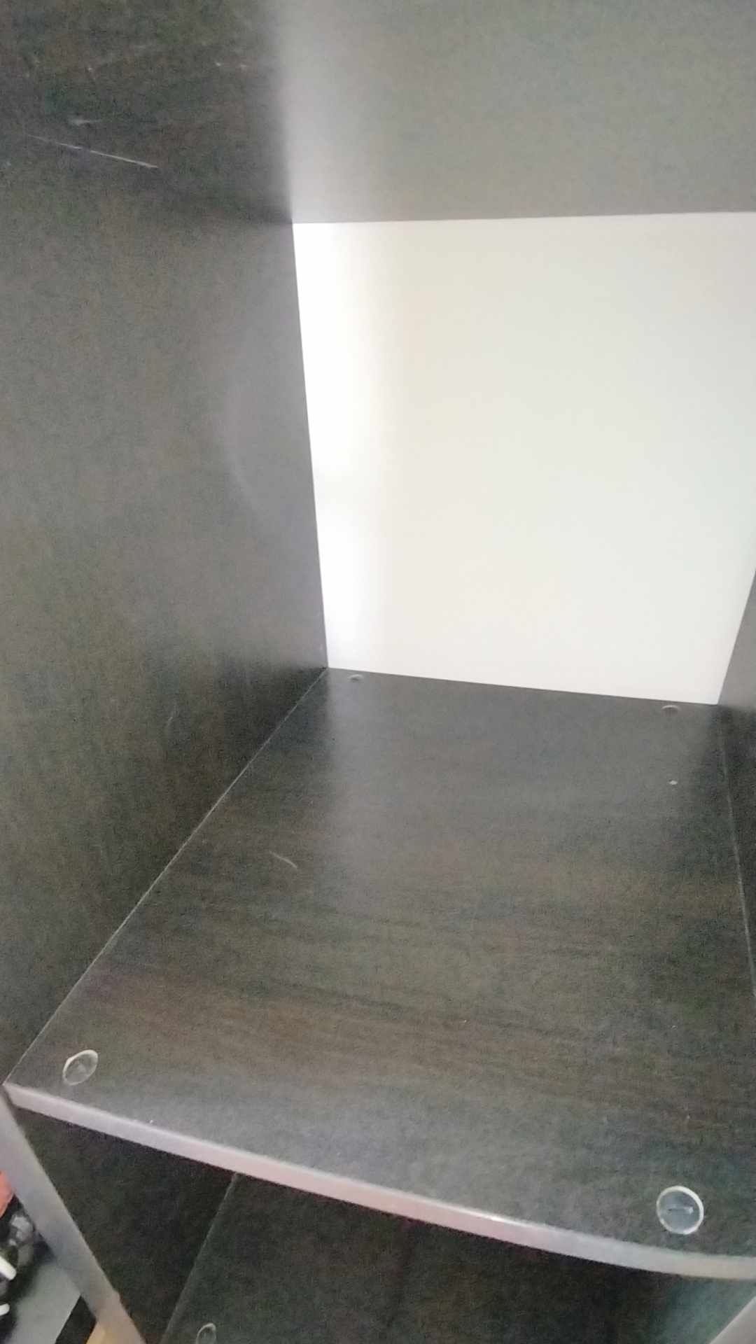Regał z otwartymi półkami