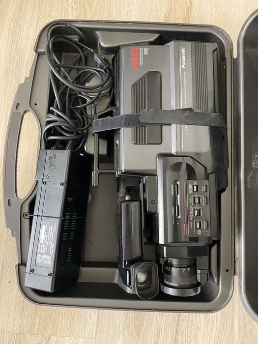 Panasonic M 5 kamera VHS z Pewex