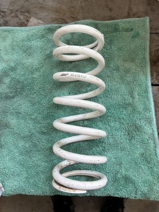 Sprezyna tylniego amortyzatora wp